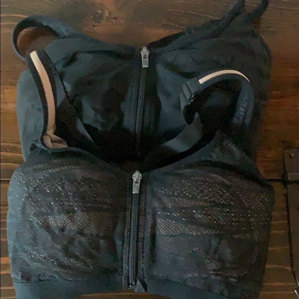 Victoria Secret 32 DDD sports bra pair